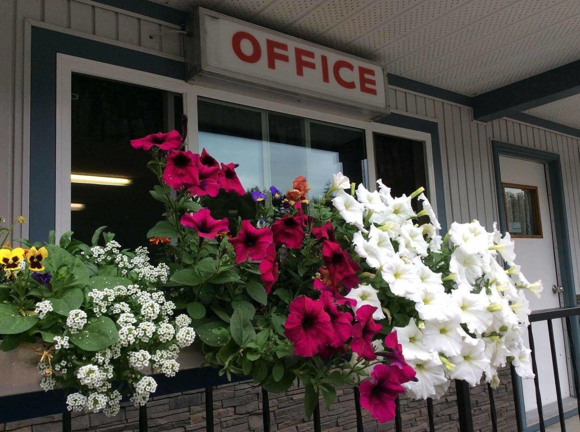 Kitimat Chalet Inn المظهر الخارجي الصورة
