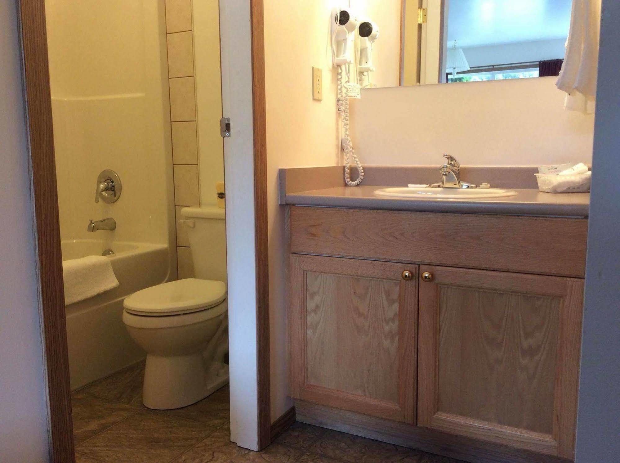 Kitimat Chalet Inn المظهر الخارجي الصورة